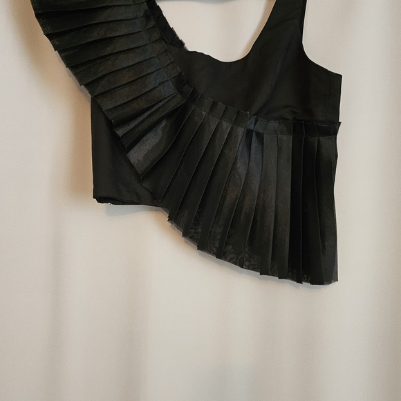 Elegant Black Asymmetrical Pleated Top - Picture 2 of 4
